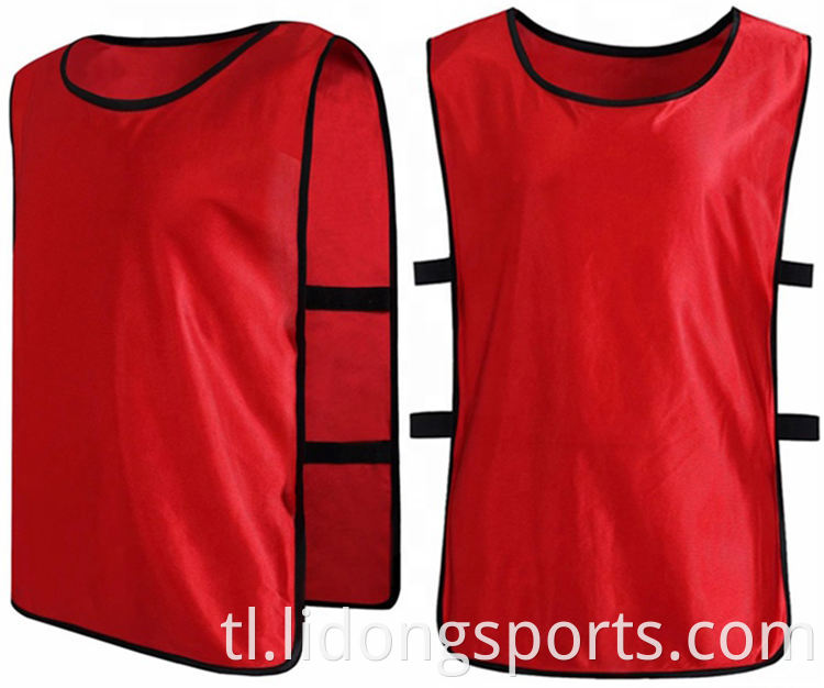 Ipasadya ang pag -print ng logo ng murang mataas na kalidad mesh soccer football training vest bibs pakyawan